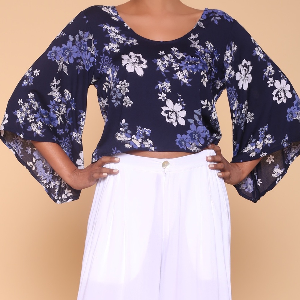 Beautiful blouse a every day need grab and go